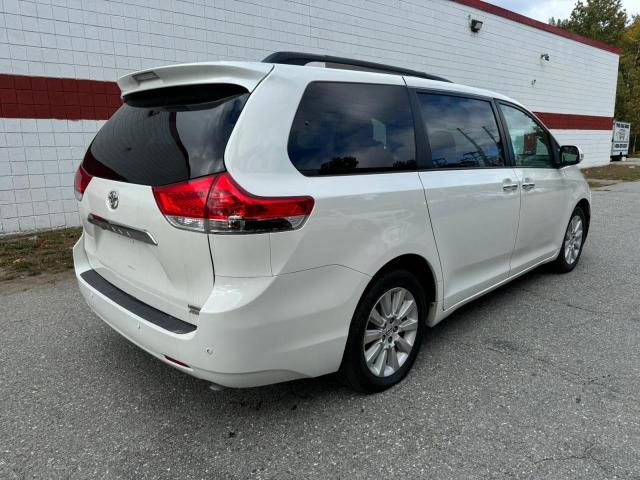 5TDDK3DC8DS066090 - 2013 TOYOTA SIENNA XLE WHITE photo 4