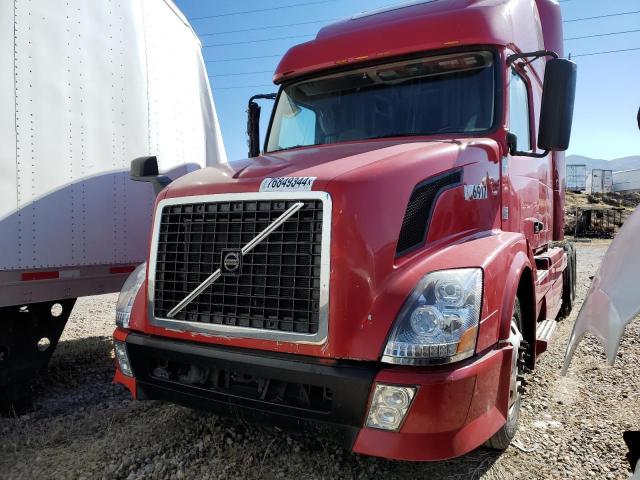 4V4NC9EH4FN186917 - 2015 VOLVO VN VNL RED photo 2