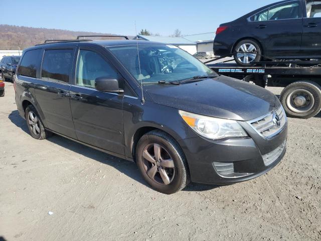 2V4RW3DG9BR670627 - 2011 VOLKSWAGEN ROUTAN SE BLACK photo 4