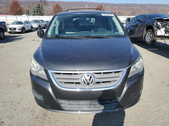 2V4RW3DG9BR670627 - 2011 VOLKSWAGEN ROUTAN SE BLACK photo 5