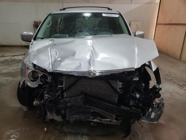 2A4RR5DX3AR393611 - 2010 CHRYSLER TOWN & COU TOURING SILVER photo 5