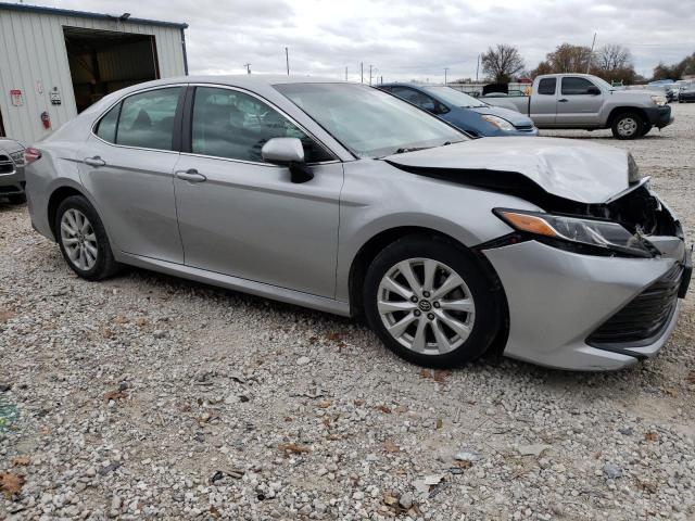 4T1B11HKXJU096646 - 2018 TOYOTA CAMRY L SILVER photo 4