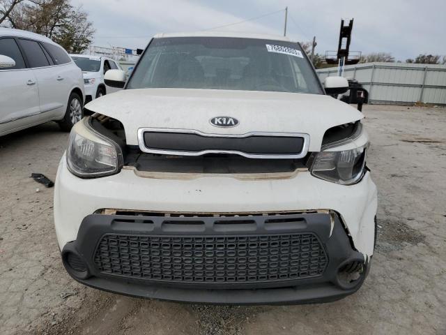 KNDJN2A26F7155413 - 2015 KIA SOUL WHITE photo 5