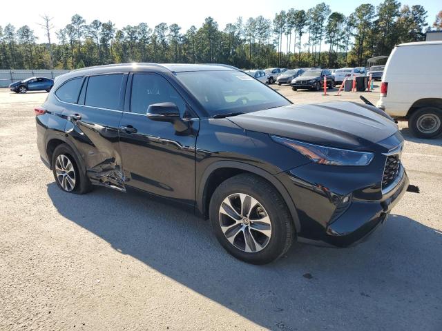 5TDHZRAH0NS555195 - 2022 TOYOTA HIGHLANDER XLE BLACK photo 4