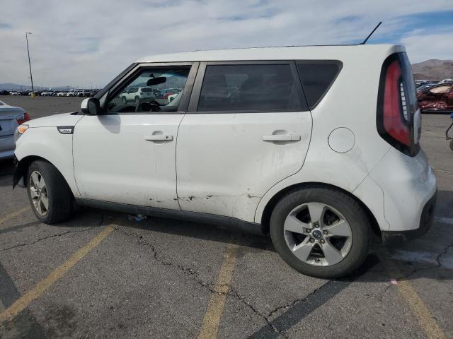 KNDJN2A2XJ7605797 - 2018 KIA SOUL WHITE photo 2