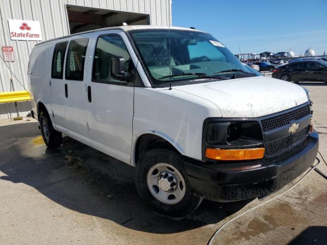 1GCWGFCF5F1162606 - 2015 CHEVROLET EXPRESS G2 WHITE photo 4