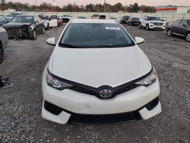 JTNKARJE3JJ563636 - 2018 TOYOTA COROLLA IM WHITE photo 5