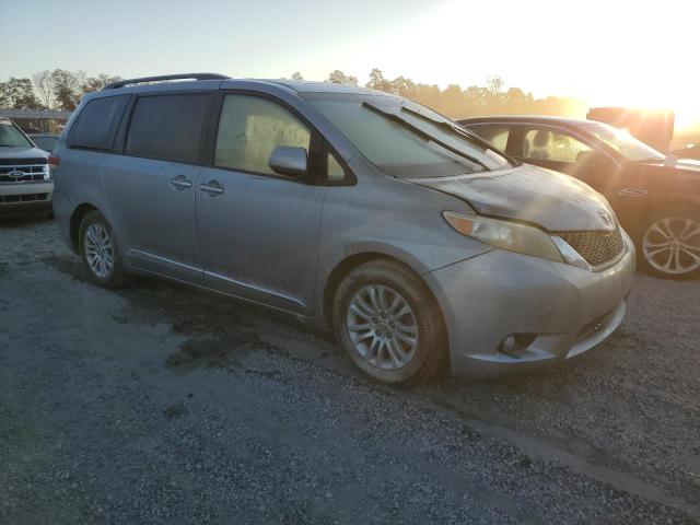 5TDYK3DC5DS330514 - 2013 TOYOTA SIENNA XLE SILVER photo 4