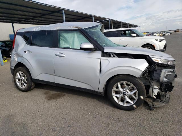 KNDJ23AU6M7777961 - 2021 KIA SOUL LX SILVER photo 4