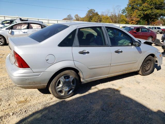 1FAFP34334W190039 - 2004 FORD FOCUS SE COMFORT SILVER photo 3