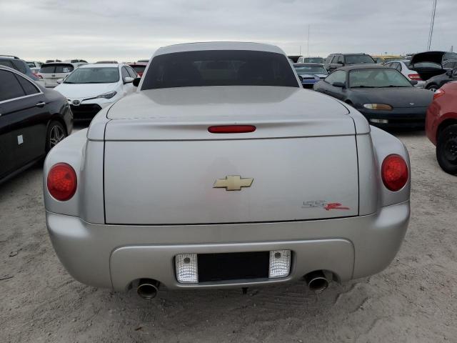 1GCES14HX5B119594 - 2005 CHEVROLET SSR 银色 照片 6