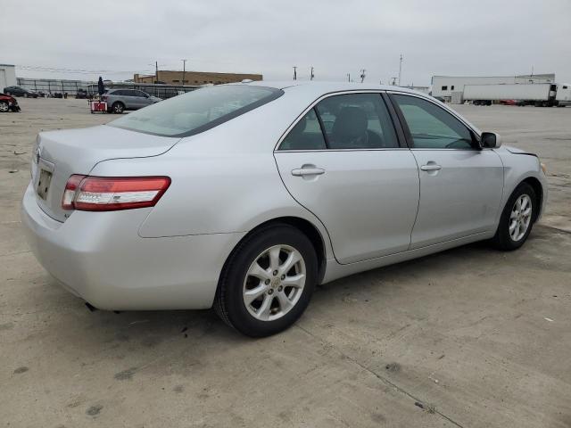 4T1BF3EKXBU684484 - 2011 TOYOTA CAMRY BASE SILVER photo 3