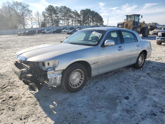 1LNHM81W42Y667176 - 2002 LINCOLN TOWN CAR EXECUTIVE SILVER photo 1