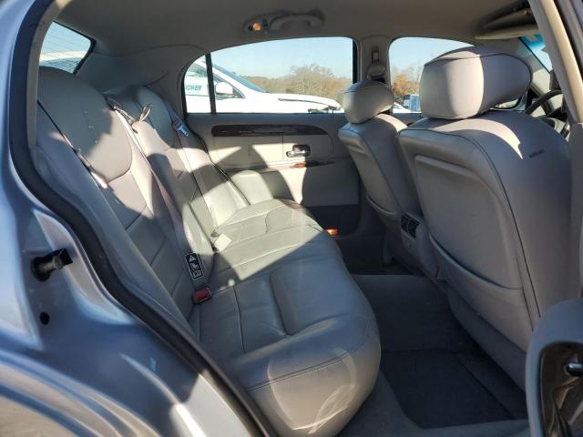 1LNHM81W42Y667176 - 2002 LINCOLN TOWN CAR EXECUTIVE SILVER photo 10