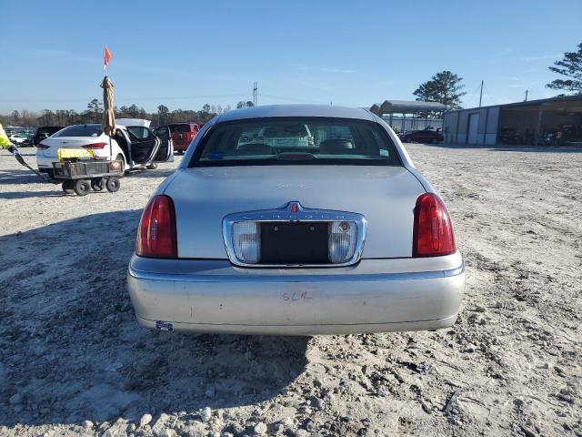 1LNHM81W42Y667176 - 2002 LINCOLN TOWN CAR EXECUTIVE SILVER photo 6