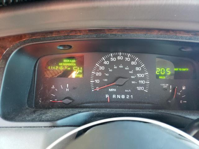 1LNHM81W42Y667176 - 2002 LINCOLN TOWN CAR EXECUTIVE SILVER photo 9