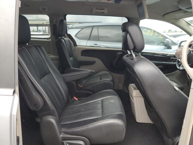 2C4RC1BG9FR582242 - 2015 CHRYSLER TOWN & COU TOURING SILVER photo 11