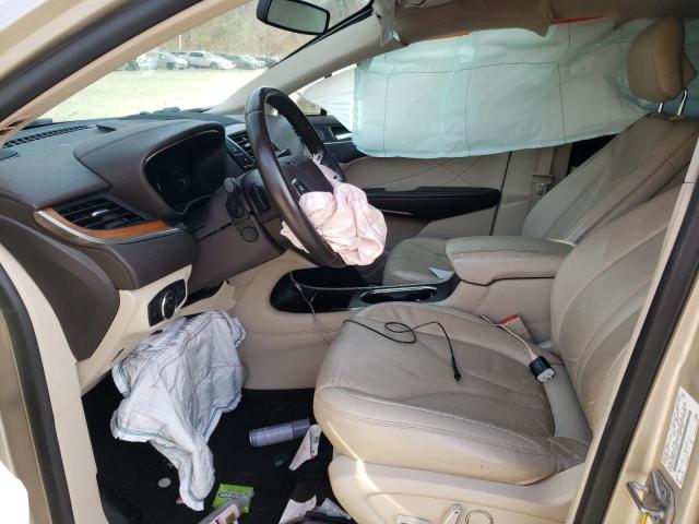 5LMCJ2D90HUL32435 - 2017 LINCOLN MKC SELECT Ոսկեգույն լուսանկար 7