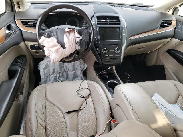 5LMCJ2D90HUL32435 - 2017 LINCOLN MKC SELECT Ոսկեգույն լուսանկար 8