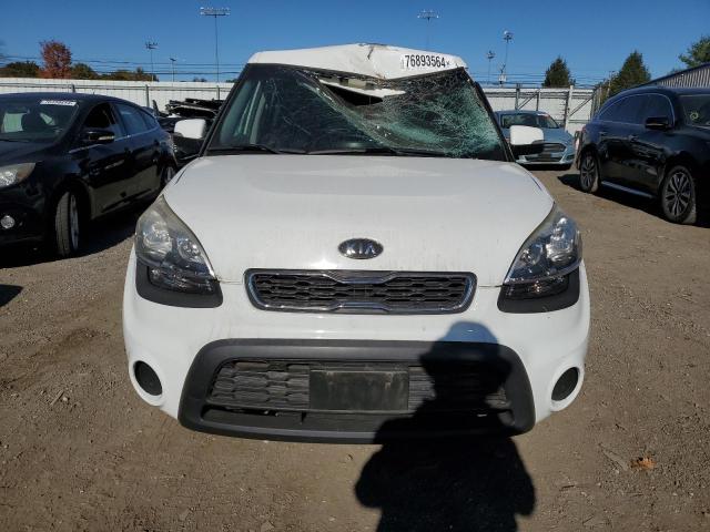 KNDJT2A63C7408918 - 2012 KIA SOUL + WHITE photo 5