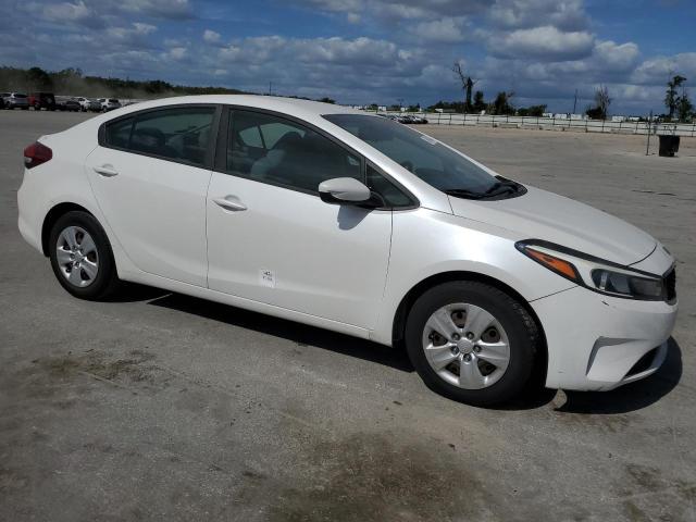 3KPFL4A76HE064390 - 2017 KIA FORTE LX WHITE photo 4