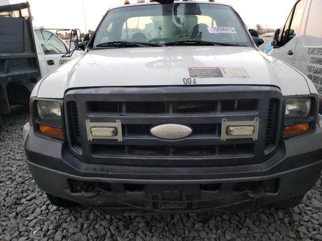 1FDAF57PX7EB05611 - 2007 FORD F550 SUPER DUTY WHITE photo 11