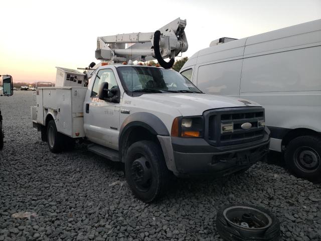 1FDAF57PX7EB05611 - 2007 FORD F550 SUPER DUTY WHITE photo 4