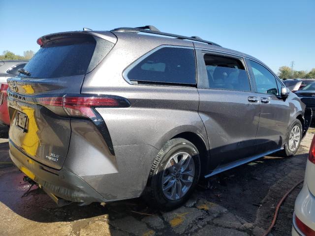 5TDYRKEC5NS092637 - 2022 TOYOTA SIENNA XLE GRAY photo 3