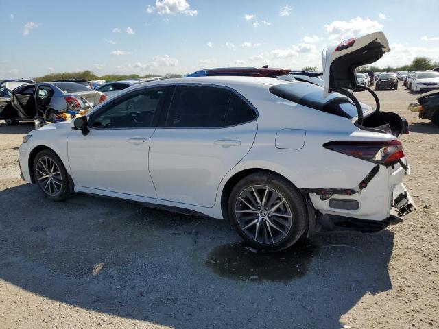 4T1G11AK0MU567837 - 2021 TOYOTA CAMRY SE WHITE photo 2