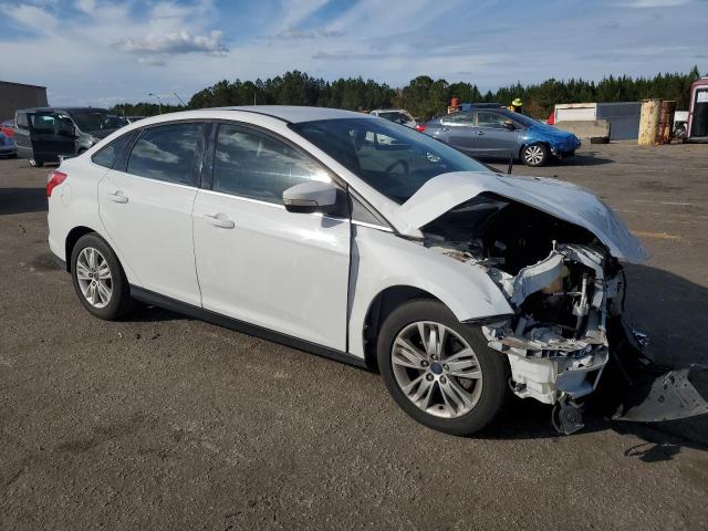 1FAHP3H2XCL454044 - 2012 FORD FOCUS SEL WHITE photo 4