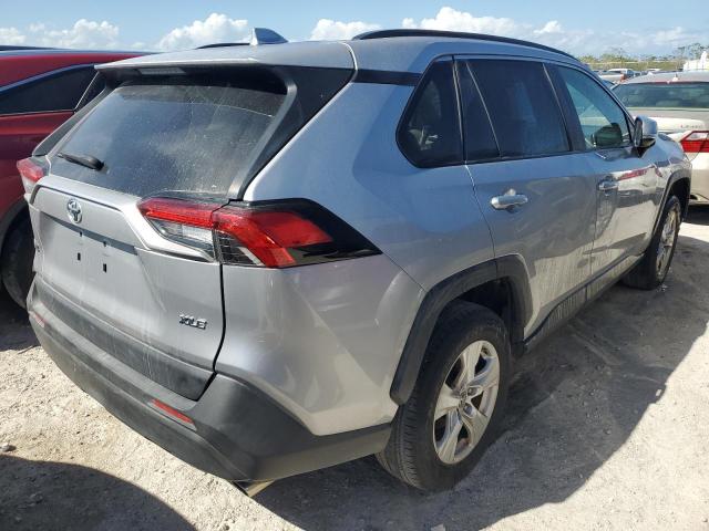 JTMW1RFV0KD013938 - 2019 TOYOTA RAV4 XLE SILVER photo 3