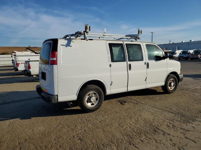 1GCWGAFP5J1179681 - 2018 CHEVROLET EXPRESS G2 WHITE photo 3