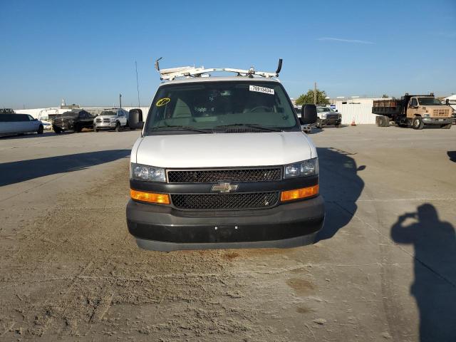 1GCWGAFP5J1179681 - 2018 CHEVROLET EXPRESS G2 WHITE photo 5