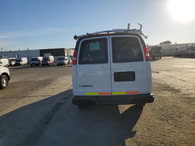 1GCWGAFP5J1179681 - 2018 CHEVROLET EXPRESS G2 WHITE photo 6