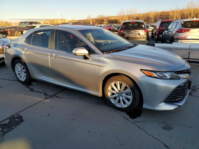 4T1B11HK3JU078490 - 2018 TOYOTA CAMRY L GRAY photo 4