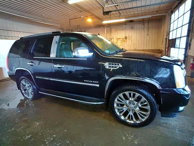 1GYFK63858R216887 - 2008 CADILLAC ESCALADE LUXURY BLACK photo 4