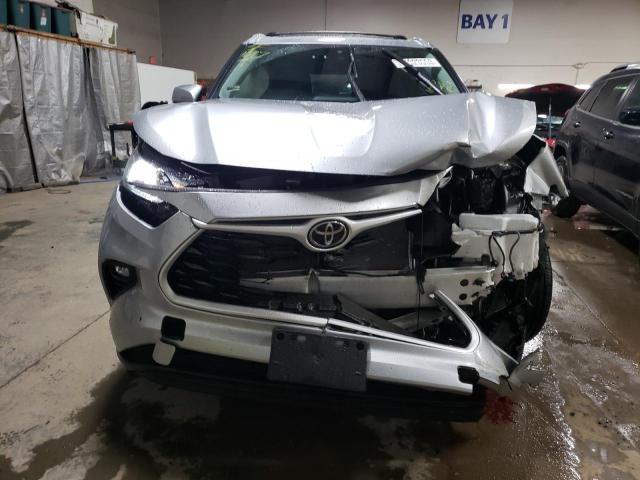 5TDGZRBH1NS249844 - 2022 TOYOTA HIGHLANDER XLE Gümüş foto 5