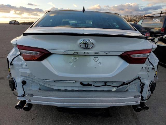 4T1B61HK4JU145549 - 2018 TOYOTA CAMRY XSE WHITE photo 6