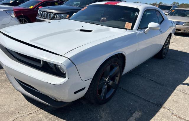 2C3CDYAG3DH530786 - 2013 DODGE CHALLENGER SXT WHITE photo 2