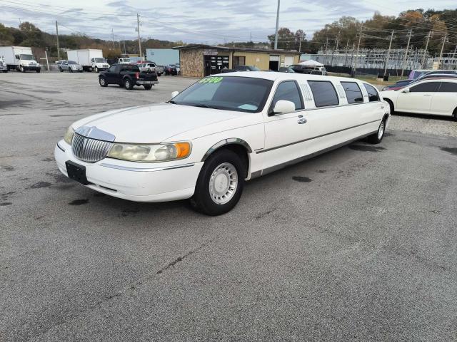 1L1FM81W81Y699930 - 2001 LINCOLN TOWN CAR EXECUTIVE WHITE photo 2