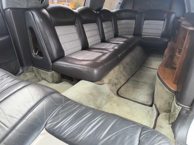 1L1FM81W81Y699930 - 2001 LINCOLN TOWN CAR EXECUTIVE WHITE photo 6