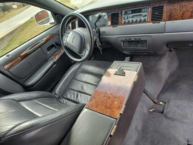 1L1FM81W81Y699930 - 2001 LINCOLN TOWN CAR EXECUTIVE WHITE photo 9