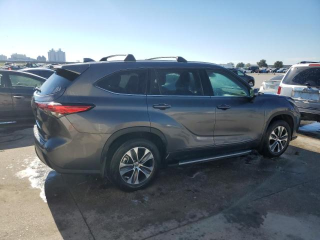 5TDGZRAH6NS556931 - 2022 TOYOTA HIGHLANDER XLE 灰色 照片 3