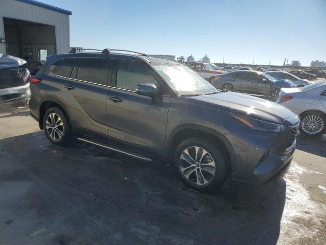 5TDGZRAH6NS556931 - 2022 TOYOTA HIGHLANDER XLE 灰色 照片 4