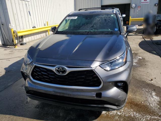 5TDGZRAH6NS556931 - 2022 TOYOTA HIGHLANDER XLE 灰色 照片 5