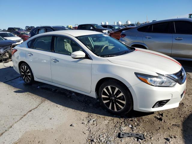 1N4AL3AP5JC105857 - 2018 NISSAN ALTIMA 2.5 WHITE photo 4