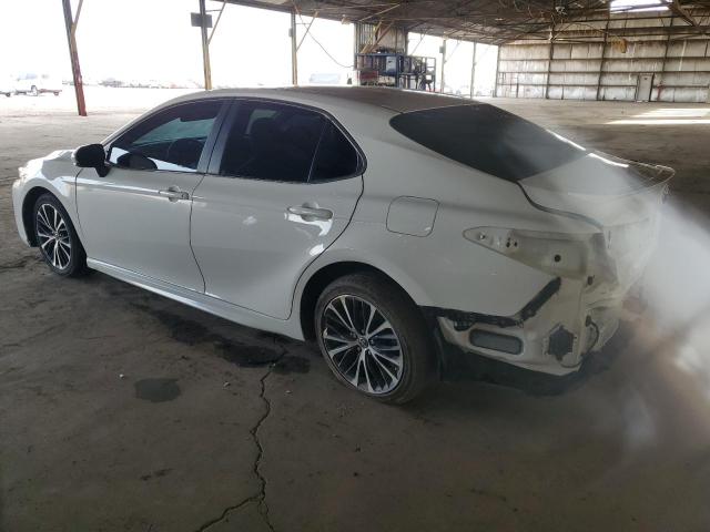 4T1B11HK5JU156722 - 2018 TOYOTA CAMRY L WHITE photo 2