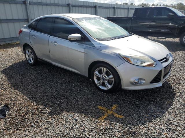 1FAHP3F26CL195524 - 2012 FORD FOCUS SE SILVER photo 4