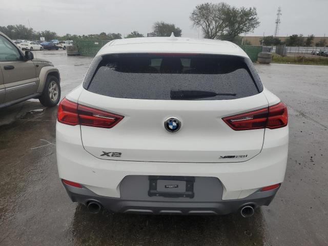 WBXYJ5C3XJEF77678 - 2018 BMW X2 XDRIVE28I WHITE photo 6