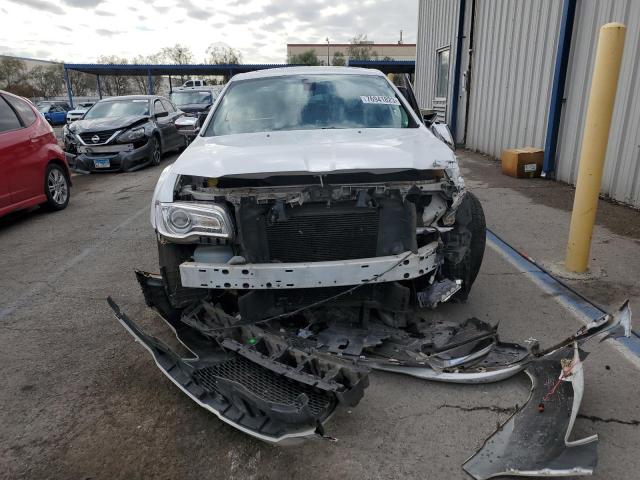 2C3CCAKG5JH268435 - 2018 CHRYSLER 300 LIMITED WHITE photo 5